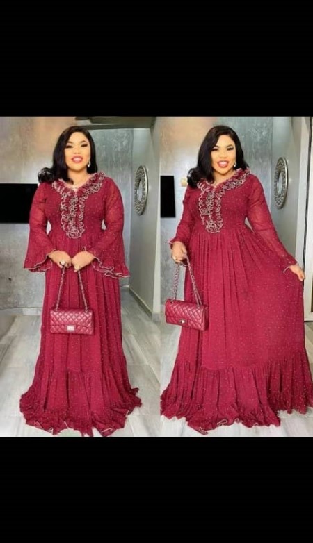 Robe de soirée longue en mousseline de soie pour femmes.